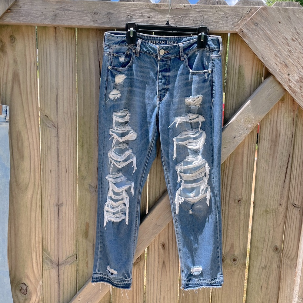 American Eagle Tomgirl Raw Hem Destroyed Straight Leg Jeans
